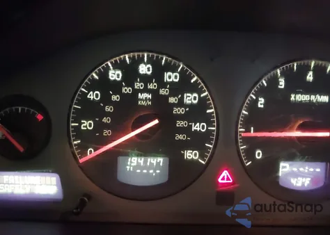 2001 Volvo V70 Xc z USA, uszkodzony, nr VIN YV1SZ58D411003511